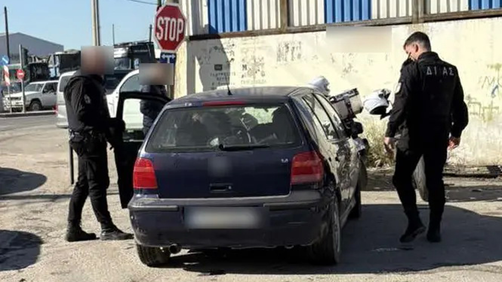 «Σκούπα» σε Ασπρόπυργο-Ίλιον: Με γερανό 16 ΙΧ -Χωρίς δίπλωμα 15 οδηγοί 